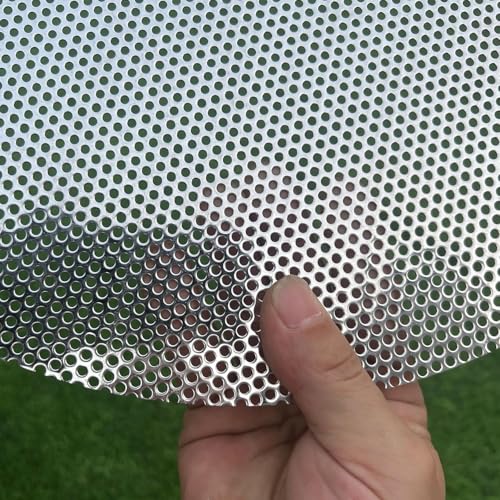 Tôle perforée inox pour une ventilation de cuisine optimale et décoration murale design