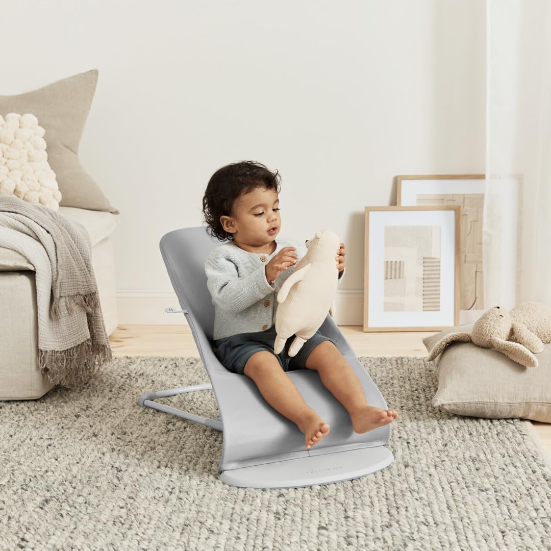 BabyBjörn Babywippe Bliss, Gewebt, Blütenblatt-Steppung, Hellgrau