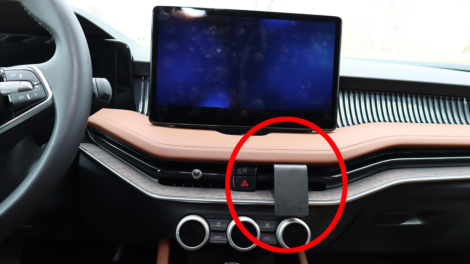 Brodit Uchwyt samochodowy ProClip 856040 | Made in Sweden | mocowanie środkowe | do pojazdów z kierownicą po lewej stronie | pasuje do uchwytów na urządzenia