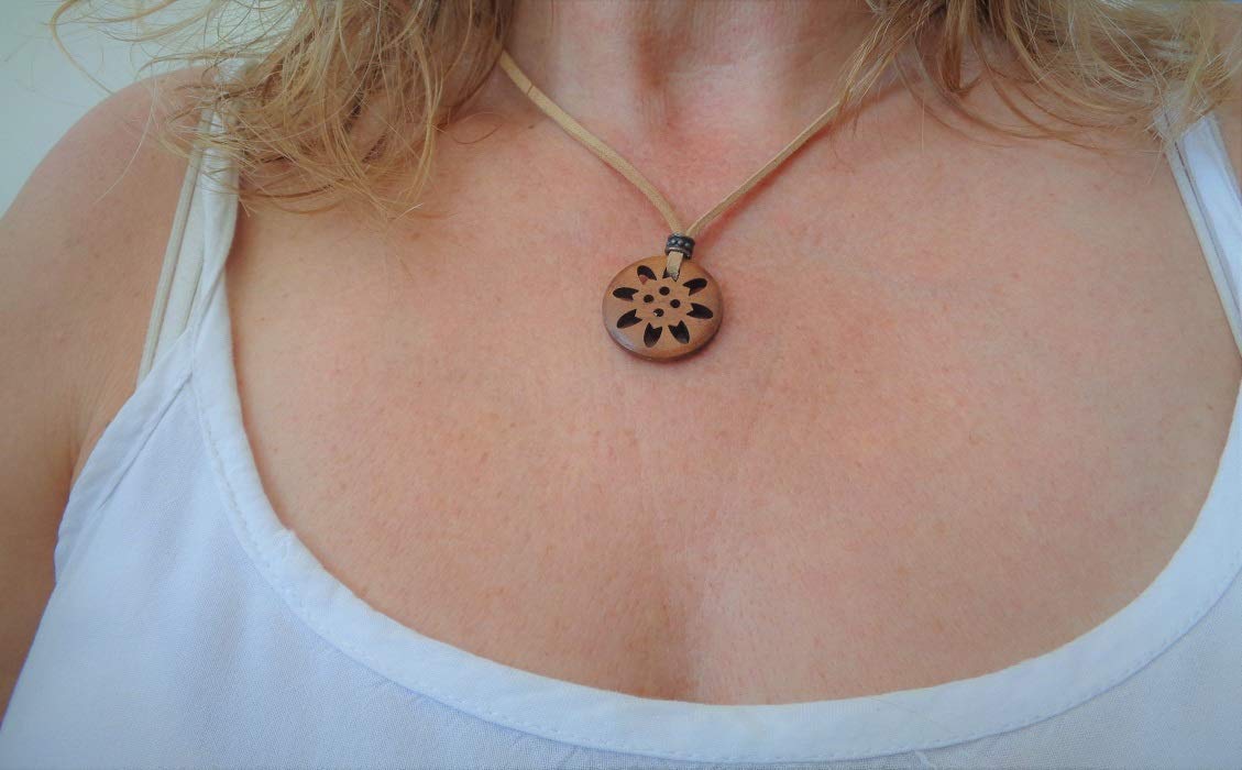 ✿ COLGANTE MANDALA MADERA COBRE BEIGE CUERO VEGANO ✿ Cadena etno hecha de terciopelo beige ✿ COLGANTE MANDALA MADERA COBRE BEIGE CUERO VEGANO ✿ Cadena etno hecha de terciopelo beige