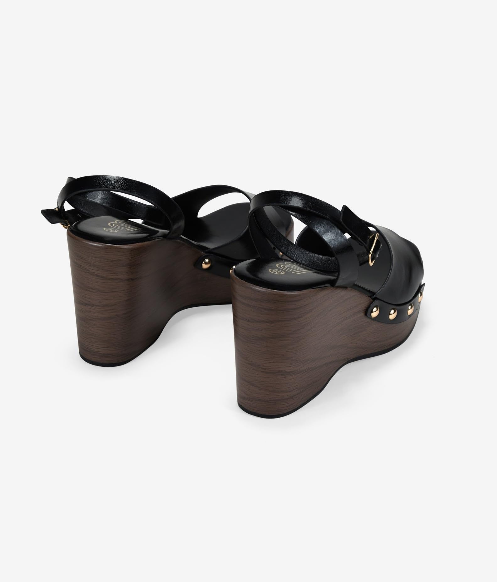 BOSANOVA Sandalias de cuña para Mujer con una Tira al Empeine y Suela de cuña Efecto Madera con tachas metálicas Decorativas. Cierre con Hebilla. Calzado para Mujer