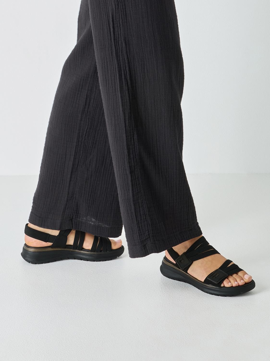 Tamaris Kobiety Tamaris Comfort Damen Sandal Flat MultiadjustableSandał płaski