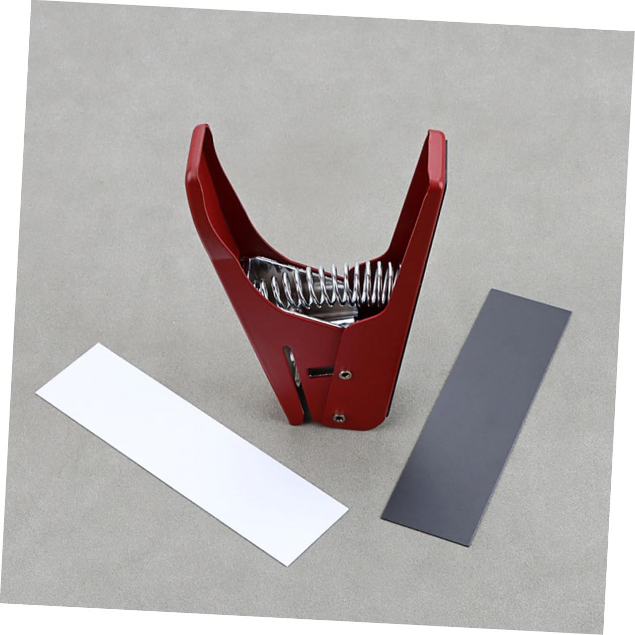 Punzone per Plettri per Chitarra in Metallo Rosso R26c | Taglierino per Materiali Diversi, Uso Forte e Duraturo, Strumento per Realizzare Plettri Personalizzati