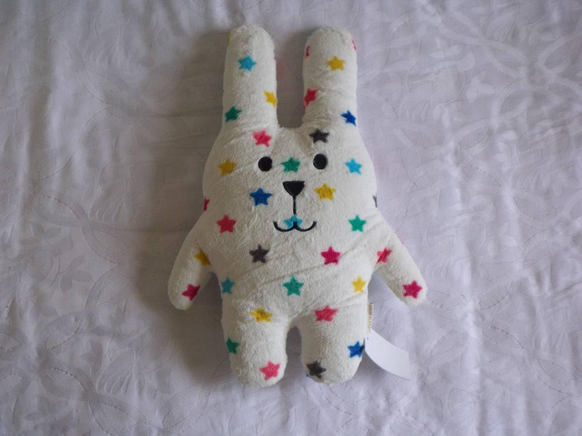  ぬいぐるみ 羊と黒いウサギ　星柄 Amazon.co.jp: ぬいぐるみ ピロークッション ウサギのラブ 白地