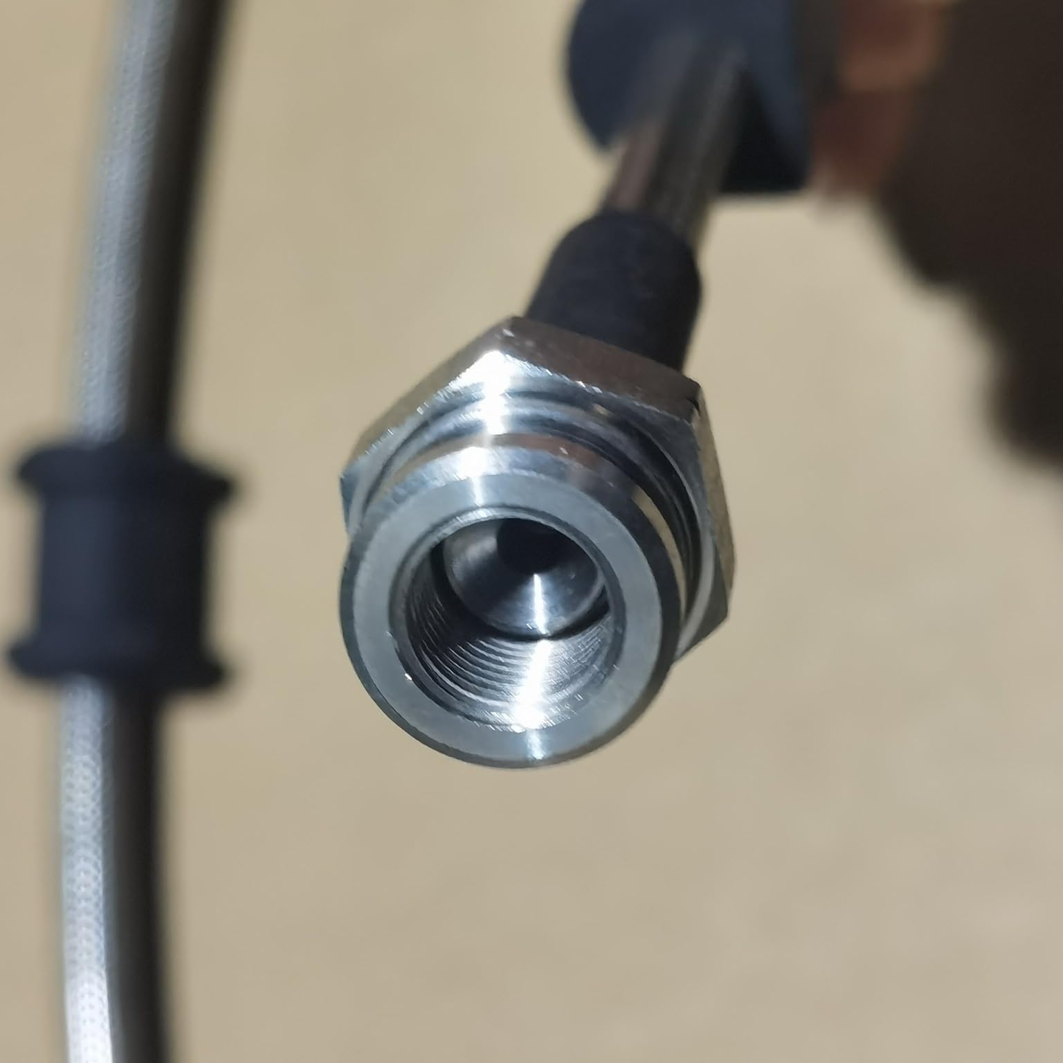 Przewody hamulcowe 1 para metryczne M10x1 Conc obrotowe żeńskie + 10mm Banjo AN3 ze stali nierdzewnej w oplocie przedni wąż hamulcowy przewód rurowy do samochodów wyścigowych ATV UTV(550MM)