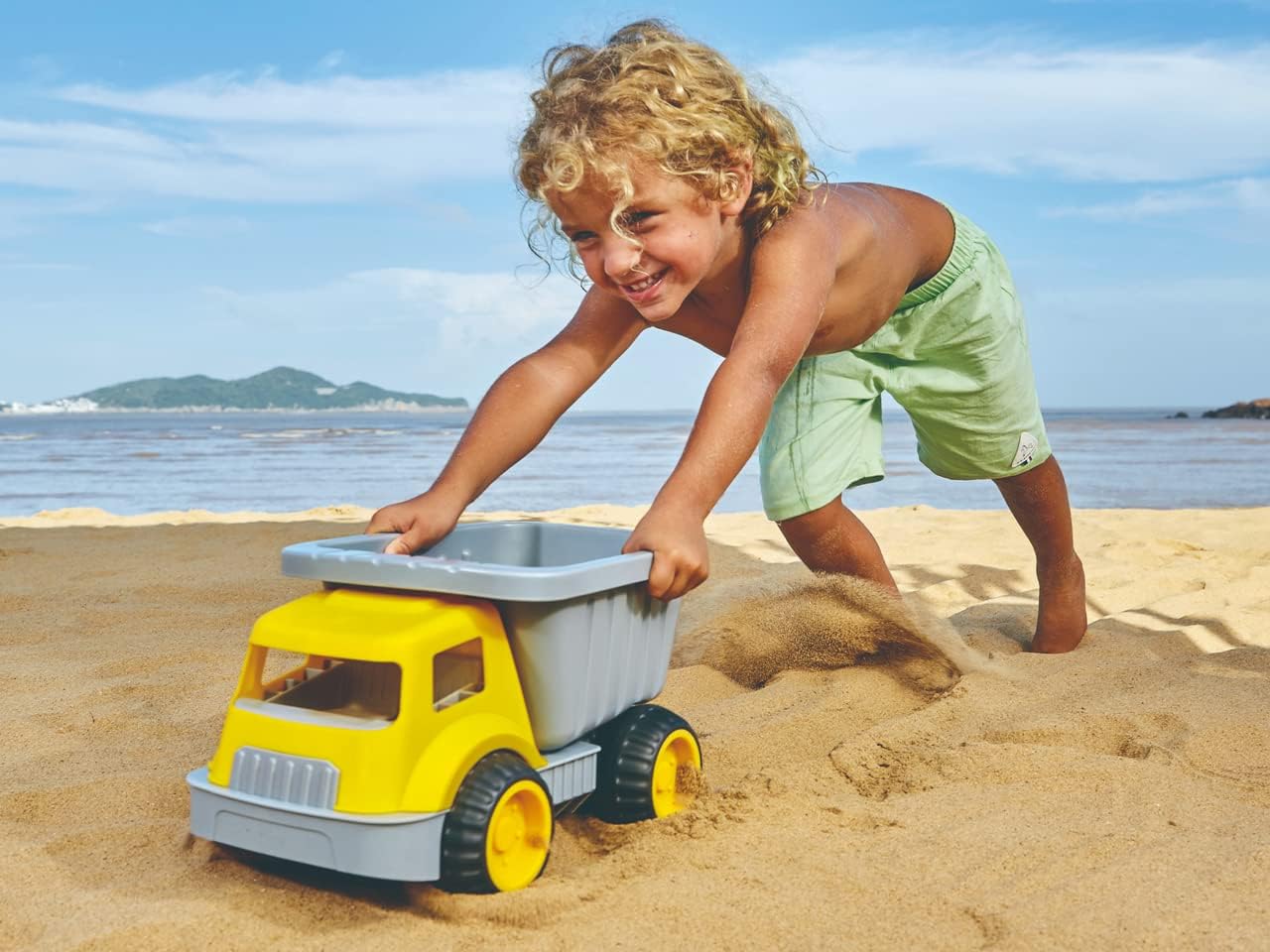 Hape Load & Tote 14.4" Dump Truck| Outdoor & Indoor Vehicle Beach Sand Toy for Toddlers 18M+