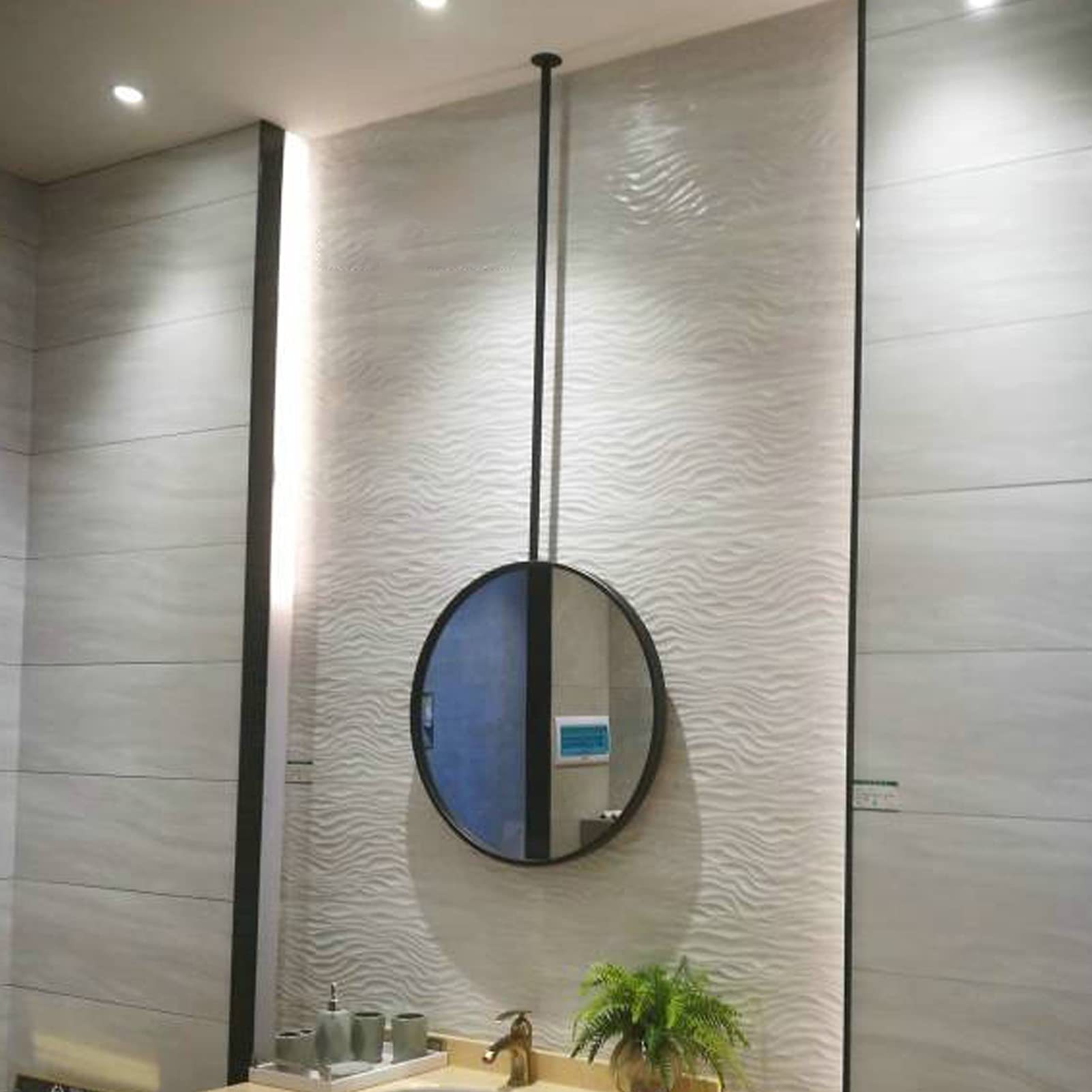 Miroir mural décoratif flottant en métal noble et flèche sur mesure diamètre 70cm