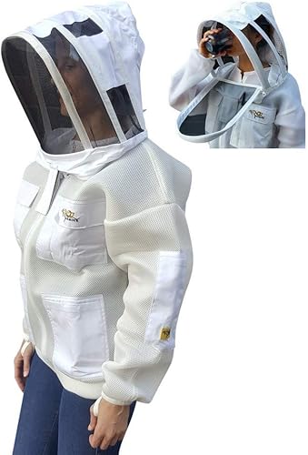 Chaqueta ventilada de malla de aire con dos capuchas de esgrima y sombrero de ala redonda.