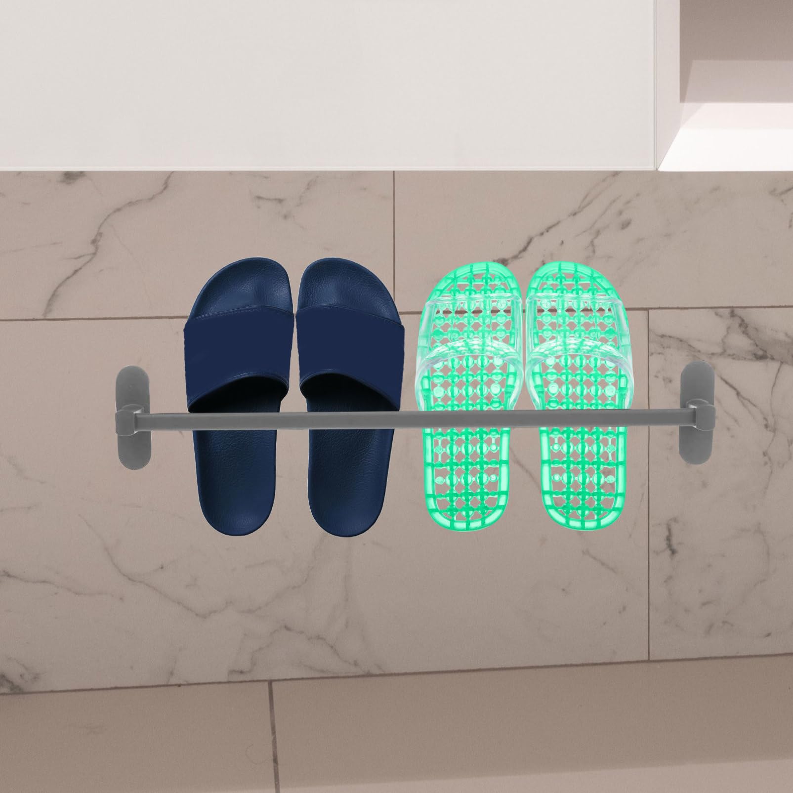 Housoutil Wandschuhhalter für 2 Paar Hausschuhe für Badezimmer und Toilette aus Aluminium Platzsparend und Sauber Modernes Aufbewahrungsgestell