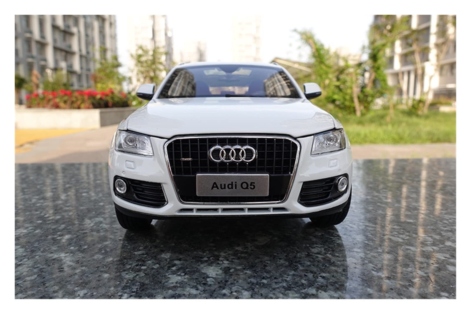 Amazon | ミニカー スケールモデルカー 1:18アウディQ5 SUV
