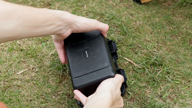 Amazon.com: JJC 24 Slots 21700/20700 Battery Case Holder, IP67