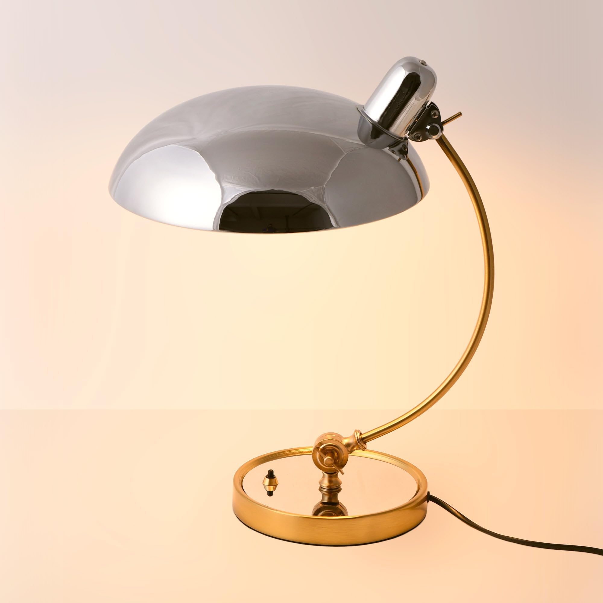 B·LED BARCELONA LED Lampada da tavolo Ulia – Design in stile Bauhaus | Lampada da scrivania con paralume orientabile, attacco E27. Lampada vintage retrò per comodino, scrivania, soggiorno