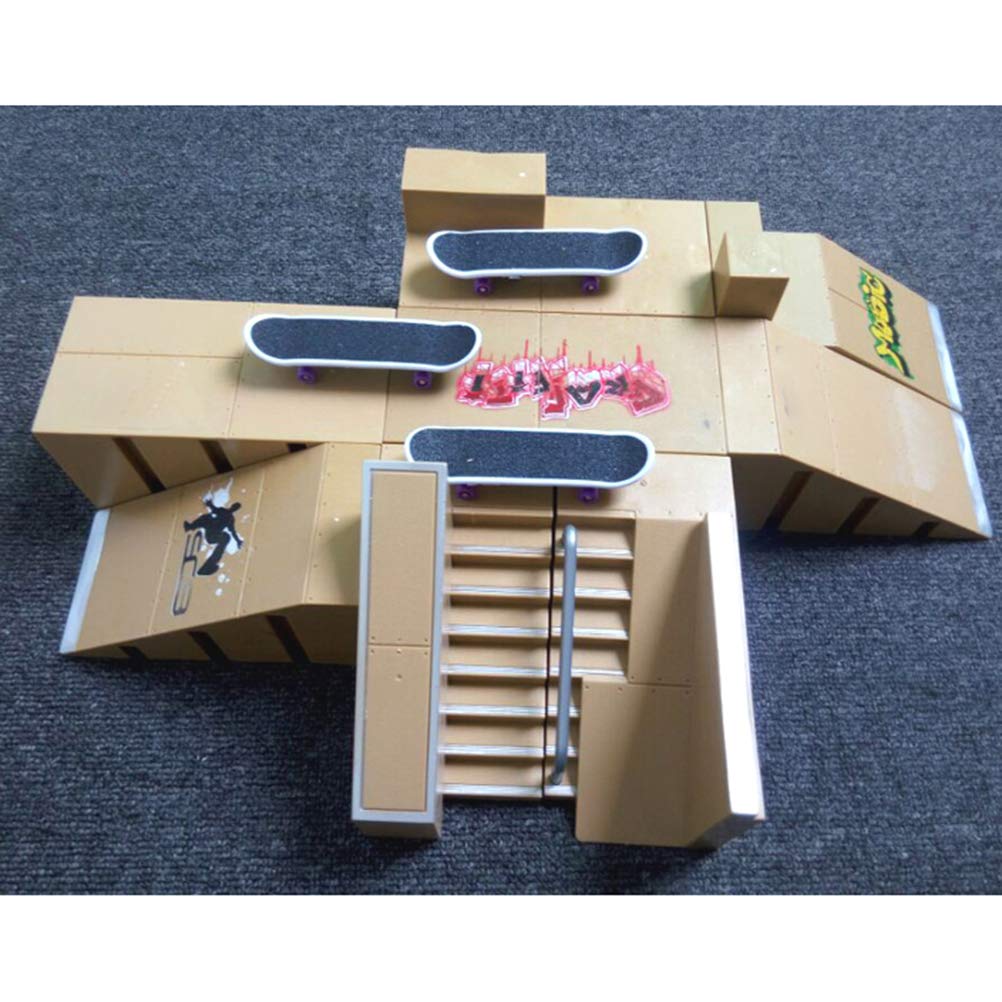 Ultimate Parks Mini Fingers zestaw do deskorolki z 3 panelami palców i rampą do deskorolki Tech Deck, mini deskorolki