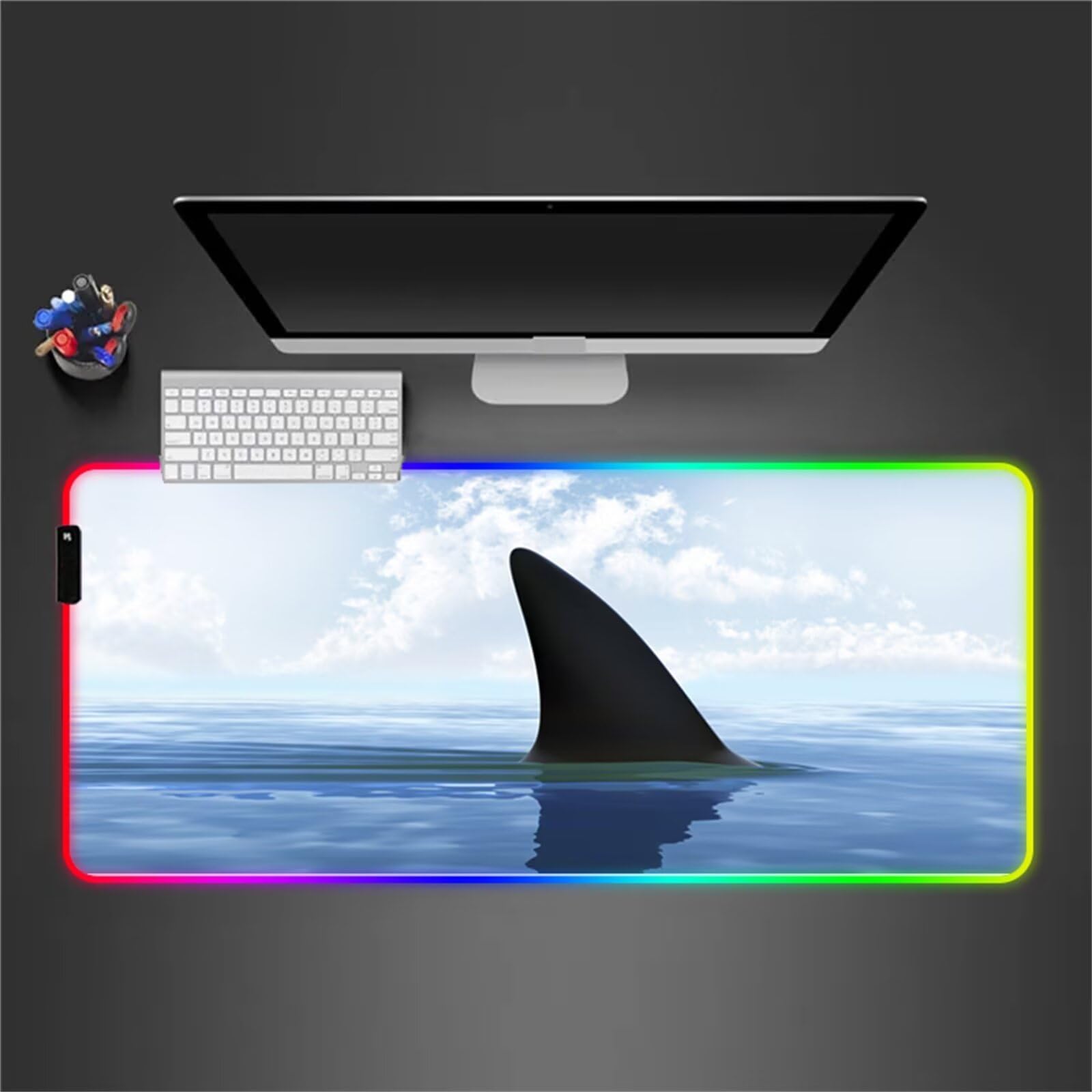 RGB Tapis de Souris Gaming Grand Tapis de Souris XXL 900x400x4mm 14 Modes d'éclairage LED Lumineuse Tapis de Souris Mouse Pad Rétroéclairage pour Gamer Clavier PC, Les Requins