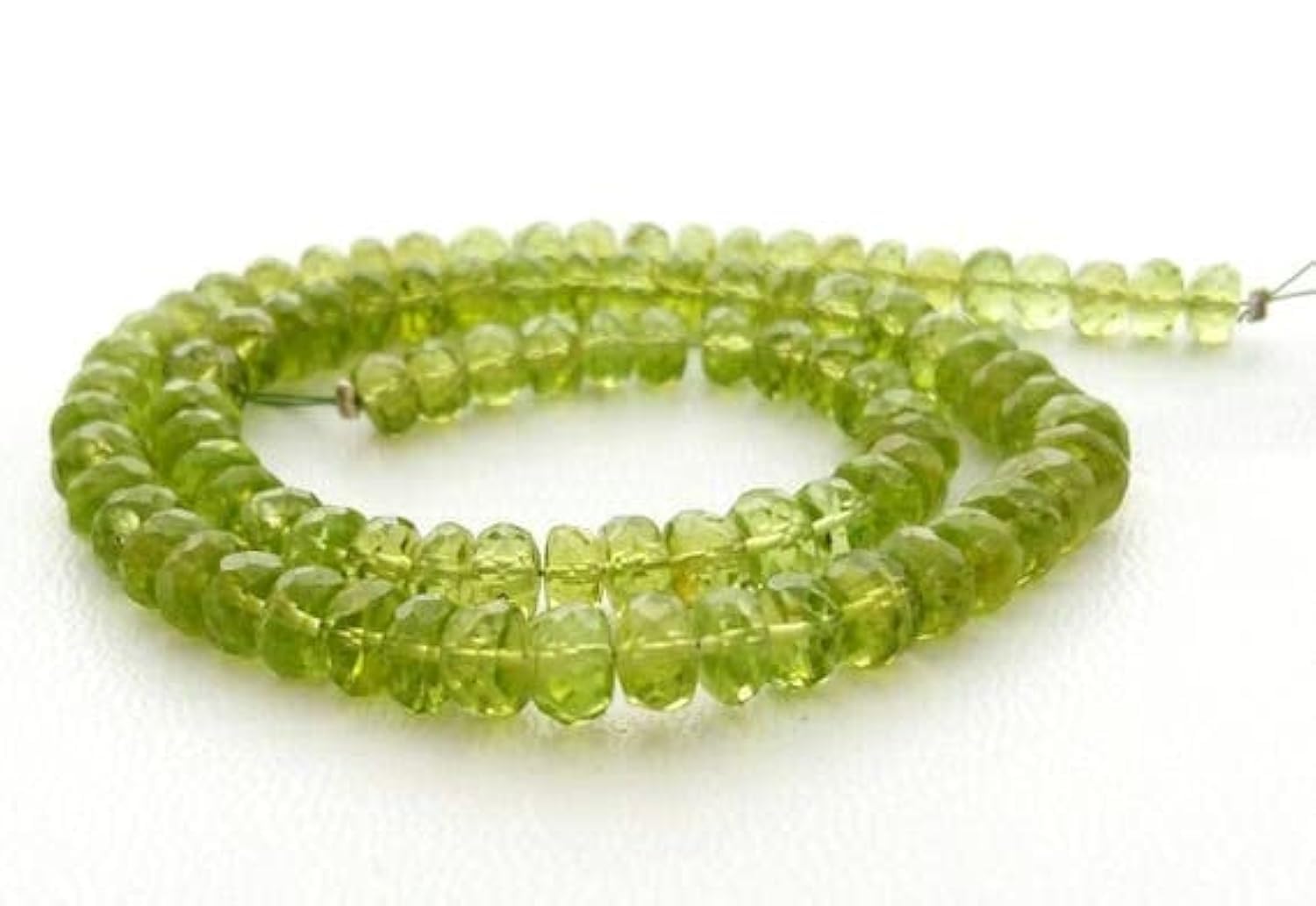 Peridot pierre naturelle en perles facettées de 4-5mm pour création joaillerie haut de gamme