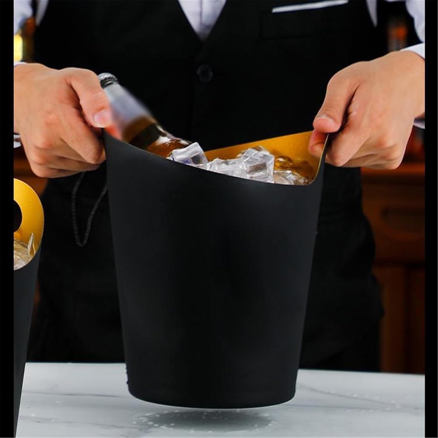 氷のバケツ バーアイスバケツ シャンパンバケツ 業務用ビール ワインバケツ アイスキューブ用 二重壁の氷のバケツ(Silver) 氷のバケツ | 写真  氷のバケツステンレス鋼二重壁シャンパン アイス バケツ|アイスキューブ、ビール、シャンパンボトル用のイージーキ Amazon ... アイスバケツ ワイン、シャンパン、ビール、KTV、クラブ、バーパーティー用の持ち運び用ハンドル付きステンレス製アイスバケツ(Silv