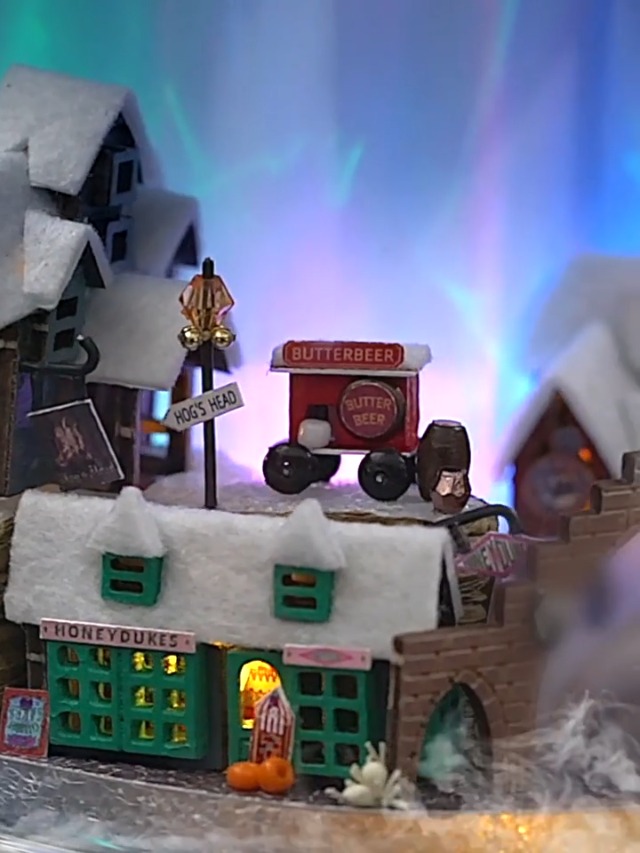 TOPBSFARNY Maison de poupée miniature avec meubles et lumières LED