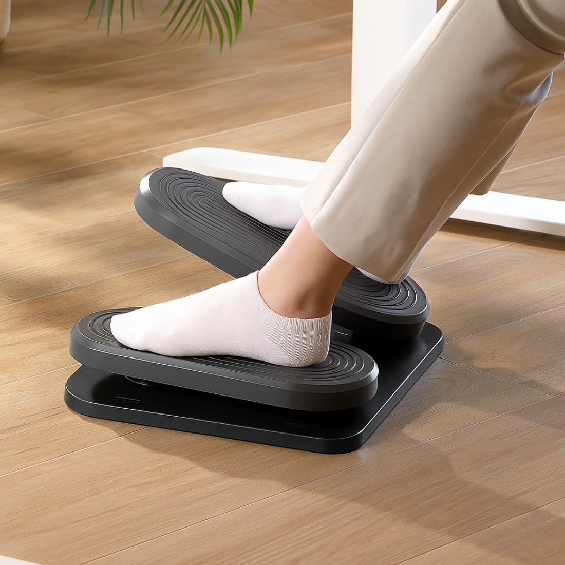 Spacetronik Ergonomische Fußstütze Schreibtisch mit Mini-Stepper-Funktion | Fußablage Schreibtisch mit Rutschfeste Basis, Fitness und Entspannung, Home Office Gadgets