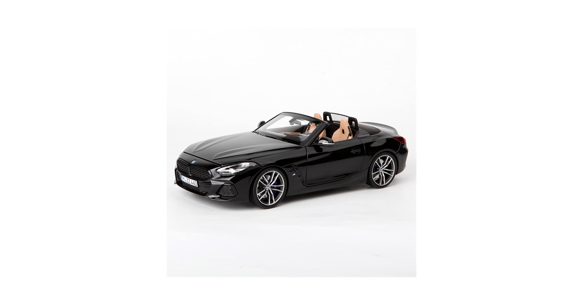 Amazon.co.jp: ミニチュアカー スケール 1/18 BMW Z4 スーパー