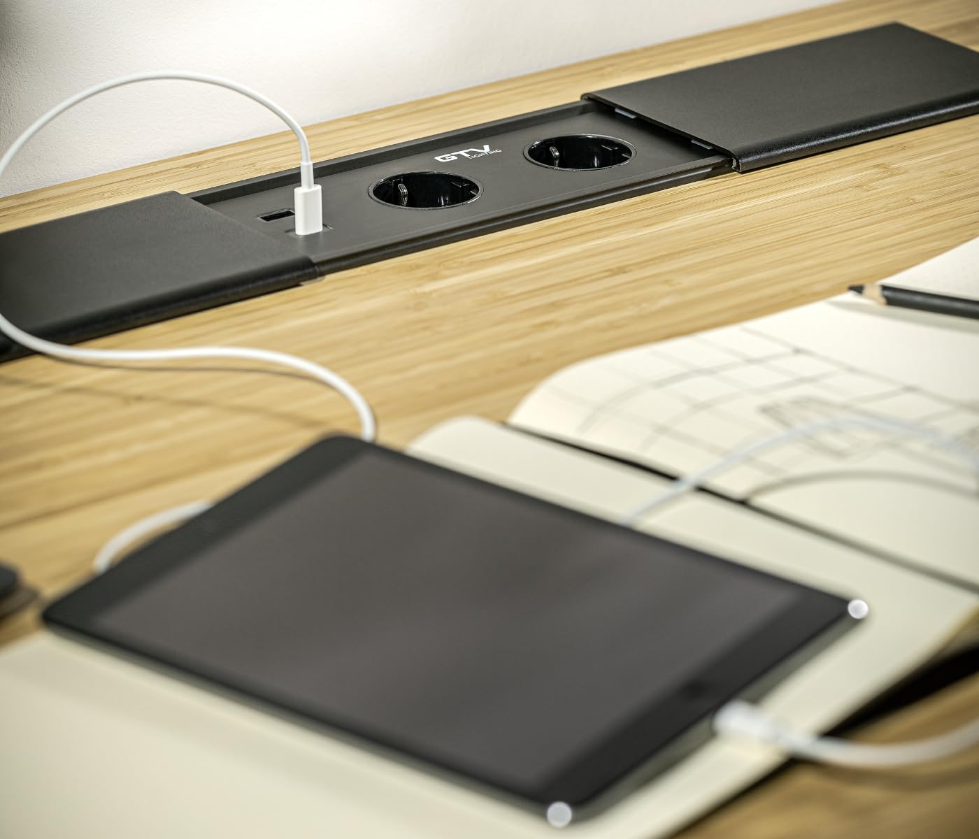 GTV - Gniazdo meblowe Prestino, 2 x gniazdko Schuko, 1 x USB A, 1 x USB C, 1 x RJ45 1 x HDMI, długość kabla 1,5 m, kolor czarny, do biurka, blatu stołu, kuchni i biura