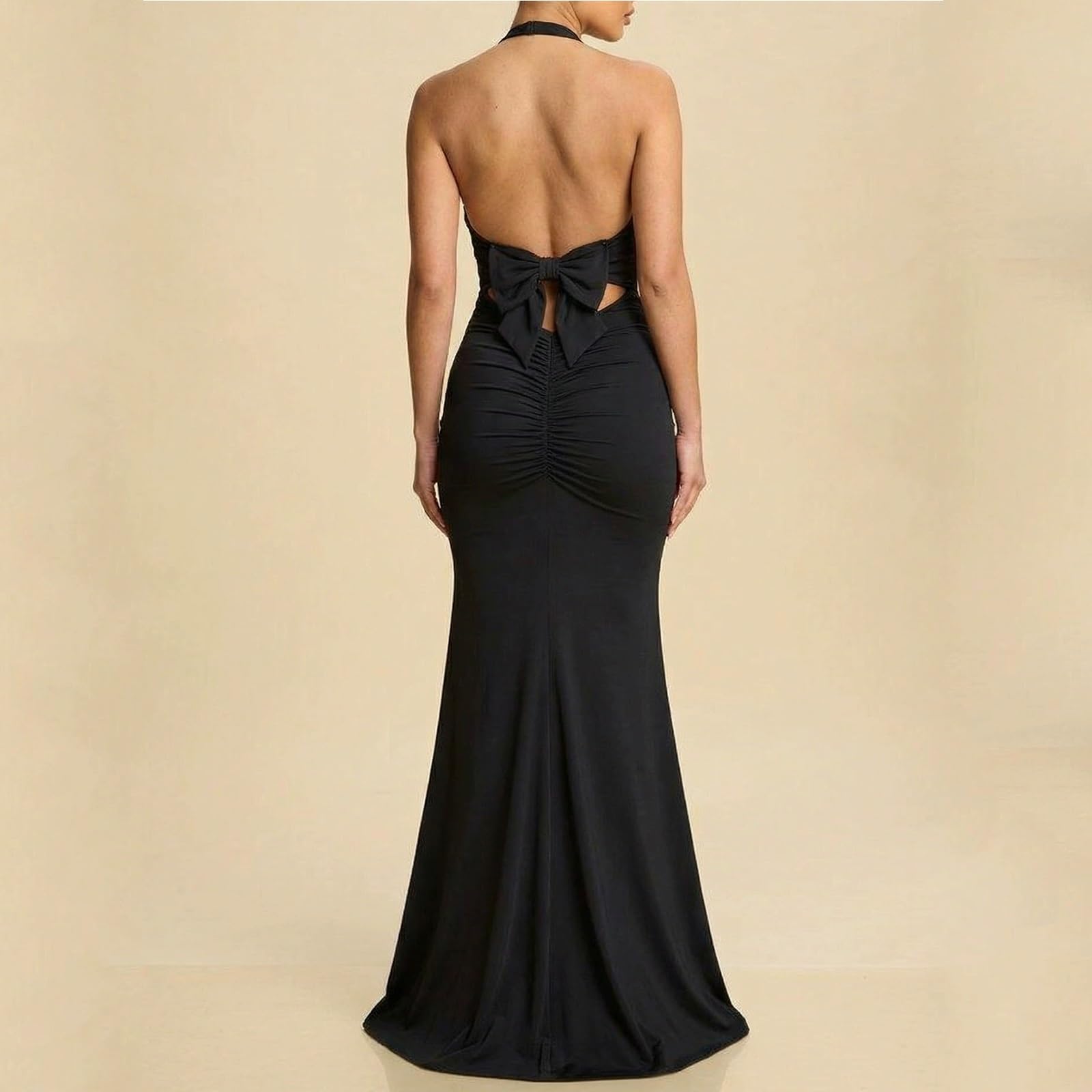 Vestido Largo Ajustado de Corte Sirena, con Cuello Halter, Pliegues En La Parte Delantera, Detalles Dorados, Espalda Descubierta, Ideal para Fiestas Nocturnas