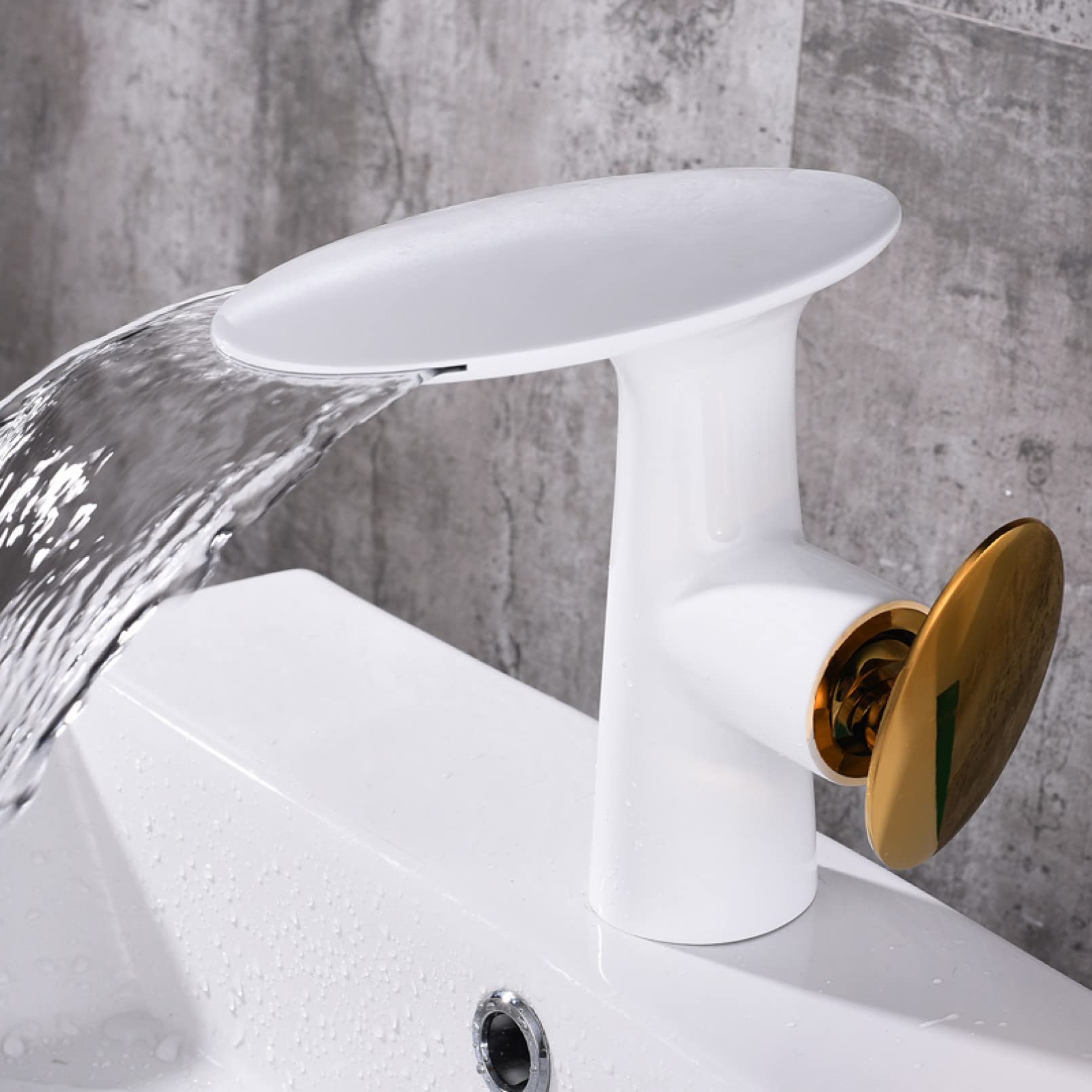 Robinet mitigeur de salle de bain noir et or pour changer d'évier