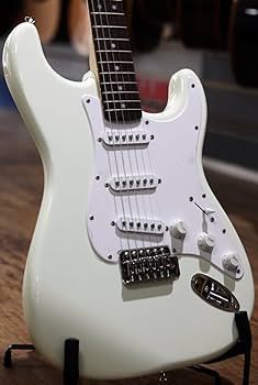 Guitarra Fender - Squier Bullet Strat - Arctic White | Amazon.com.br
