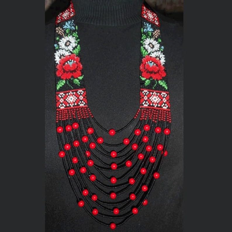 Collar gerdan ucraniano multicolor LKBEADS con motivos de amapolas 3