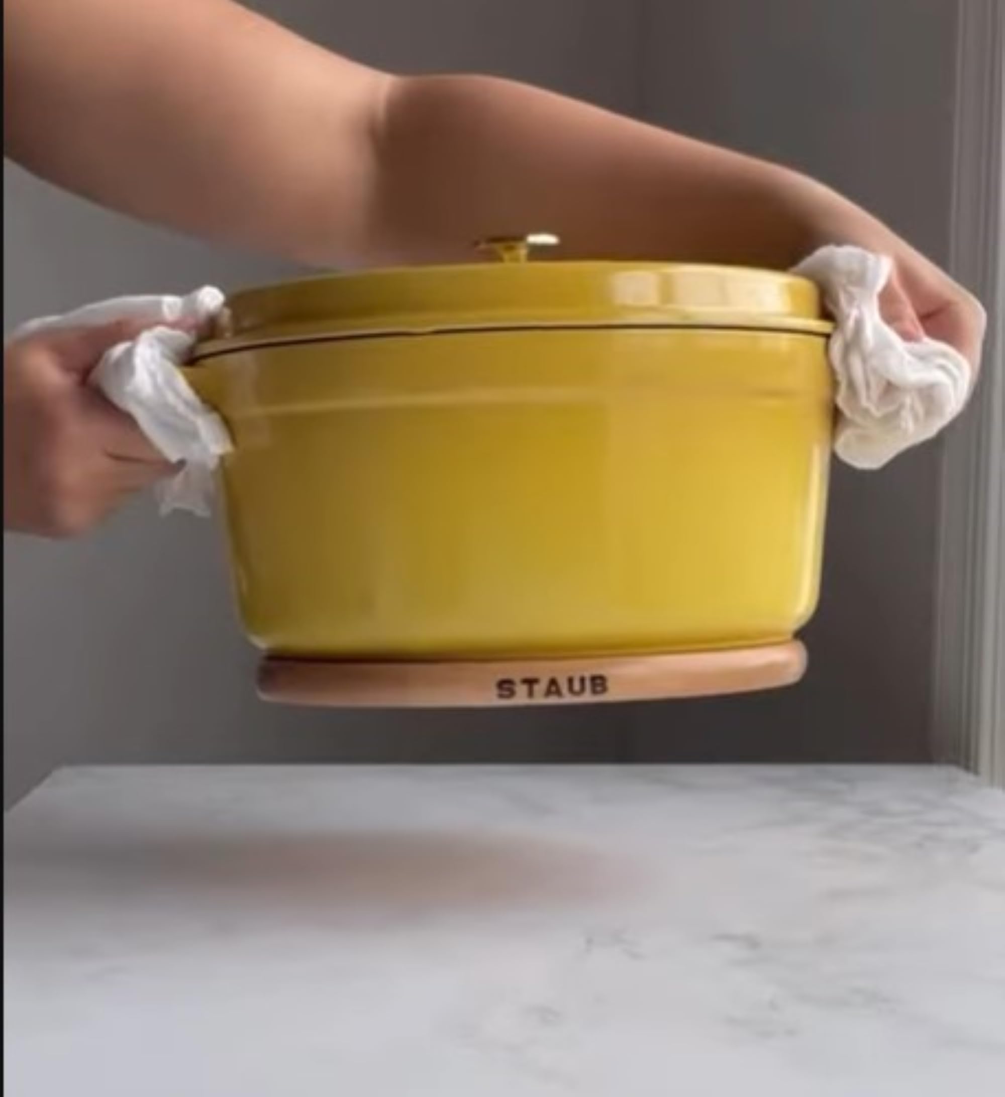 Amazon｜staub ストウブ 「 マグネット トリベット オーバル 15×11cm