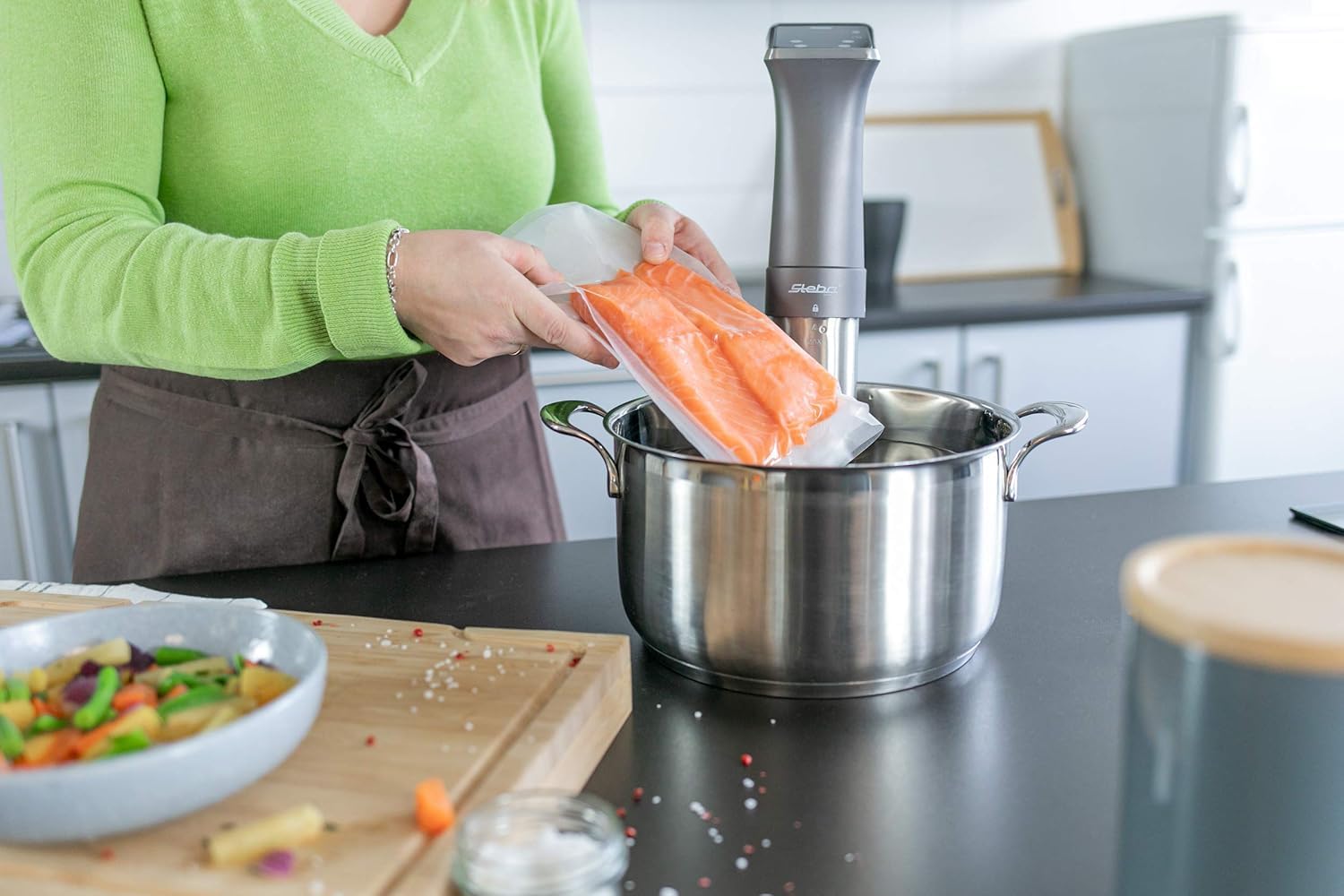 Steba Sous-Vide Garer SV 75, impermeabile secondo IPX 7, Erw?rmt 20 litri in circa 45 minuti su 56 °C, deviazione max. 0,1 °C, temperatura dell'acqua 12,0 l/min, utilizzabile per tutti i piatti a