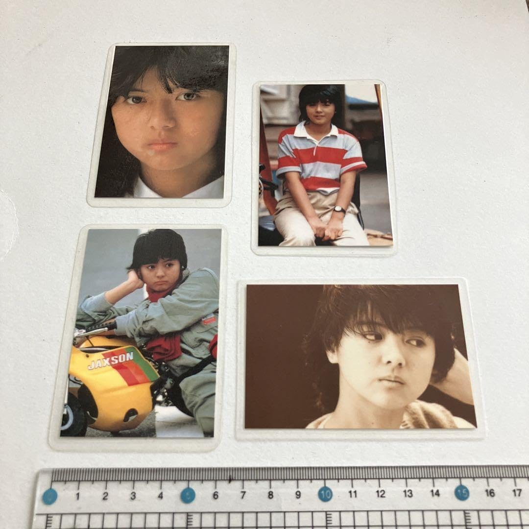 Amazon.co.jp: レトロ 薬師丸ひろ子 ブロマイド 4枚セット : おもちゃ