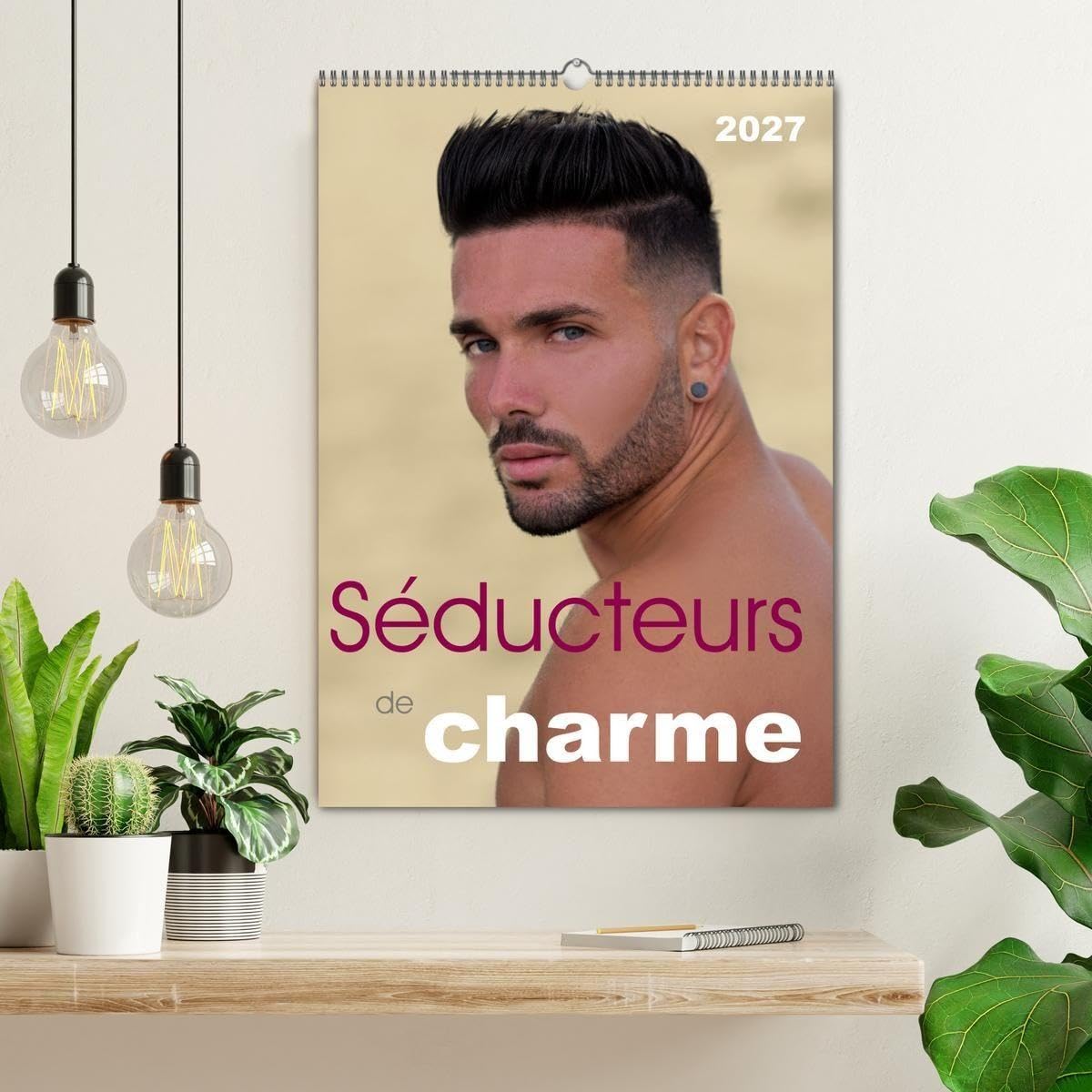 Séducteurs de charme (Calendrier mural 2027 DIN A2 horizontal), CALVENDO calendrier mensuel: Ces 12 photos érotiques en couleurs de beaux gosses mettent en valeur leur séduction.