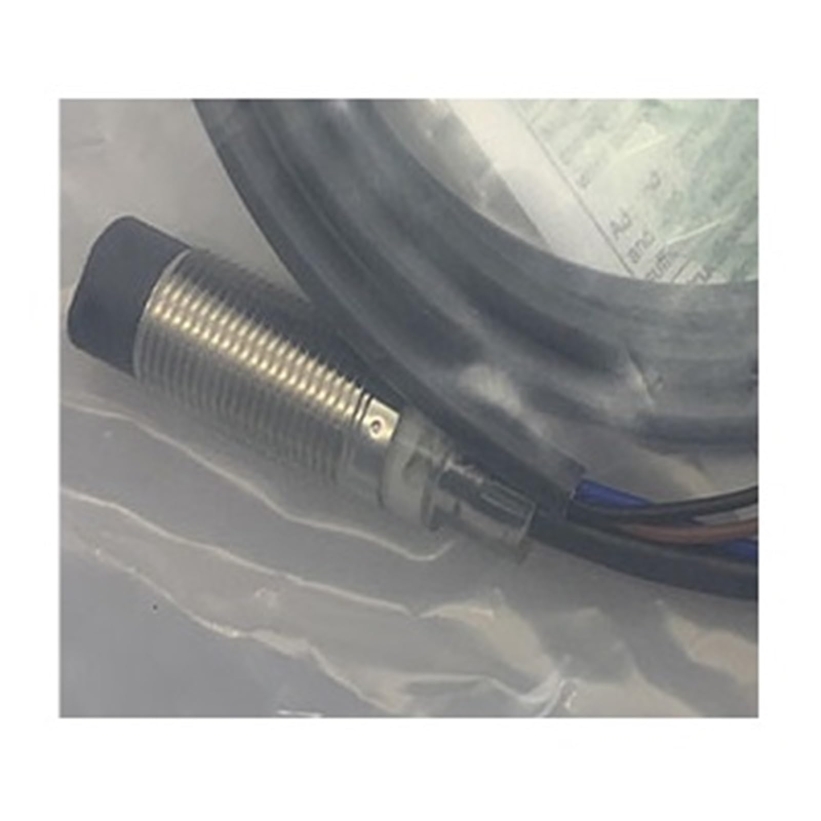Détecteur E2B-M12KN05-WZ-B1 et capteurs de proximité M12 pour automatisme industriel
