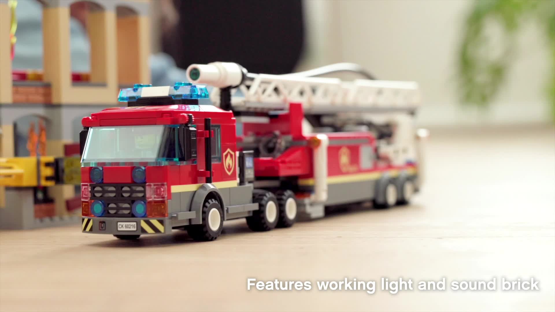 Lego City Les Pompiers Du Centre Ville Avec Camion De Pompiers Grue Helicoptere Moto Et 7 Figurines Jouet Pour Enfants Lego Amazon Fr Jeux Et Jouets
