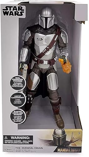 Figurita de acción y con voz The Mandalorian, de Star Wars: The Mandalorian: de 38cm de alto.