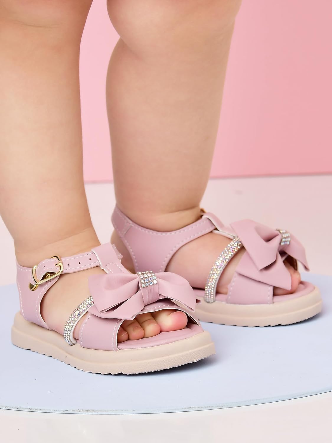 Sapatos Infantil Menina Bebê com Detalhes Brilhantes e Laço, Sola Antiderrapante Confortável 20 ao 27 em promoção! Veja a oferta e mais achadinhos de Sandálias & Chinelos Infantis 2 Hoje é o melhor dia para comprar Sapatos Infantil Menina Bebê com Detalhes Brilhantes e Laço, Sola Antiderrapante Confortável 20 ao 27 com aquele preço maroto! Promoção! Aproveite a oferta! 2