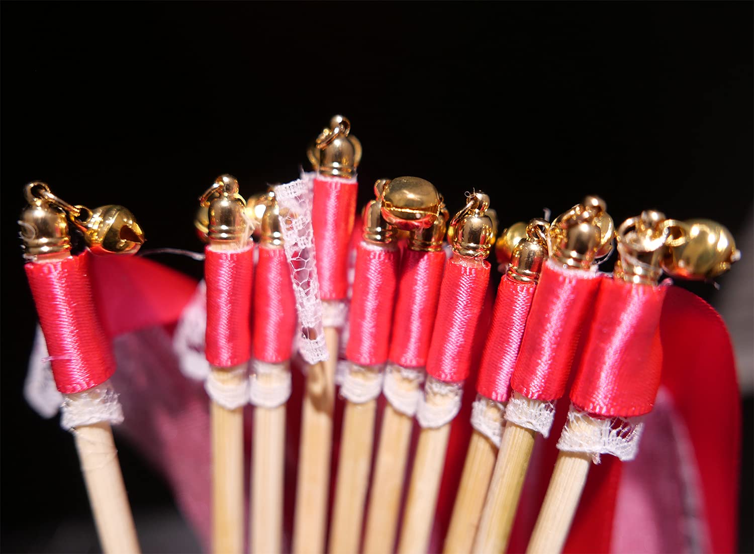 Wedding Wands,Hochzeitsstäbe mit Bändern und Glöckchen für Feier,100 Stück | Romantischer Zauberstab als Hochzeitsdeko für Hochzeit,Party,Geburtstag,Fotoshooting und festliche Momente,Altrosa
