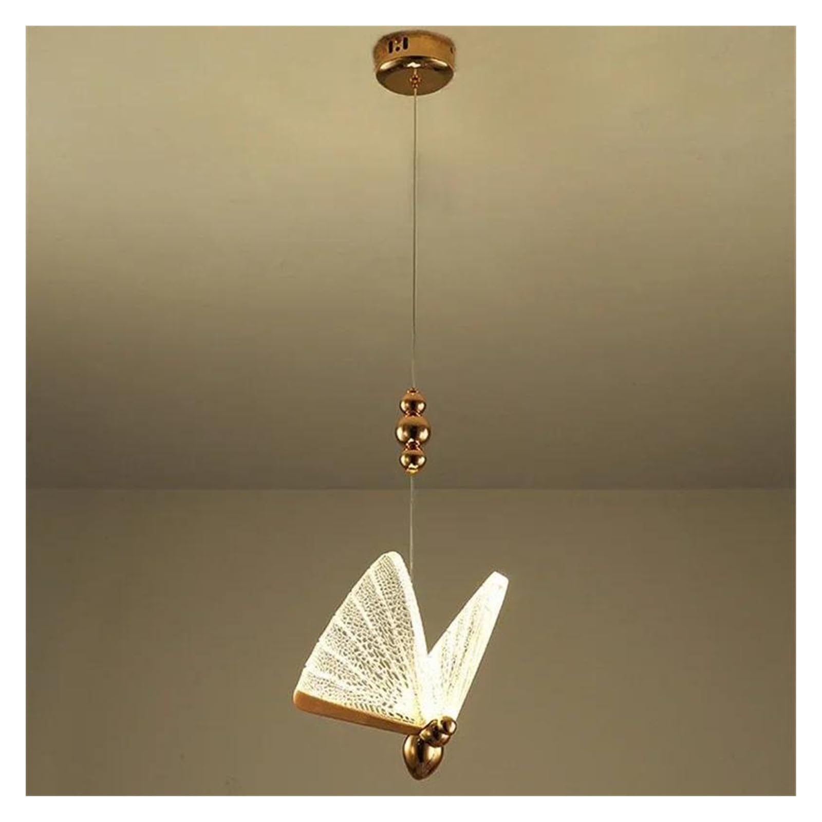 Lustre moderne papillon pour embellir un plafond vide