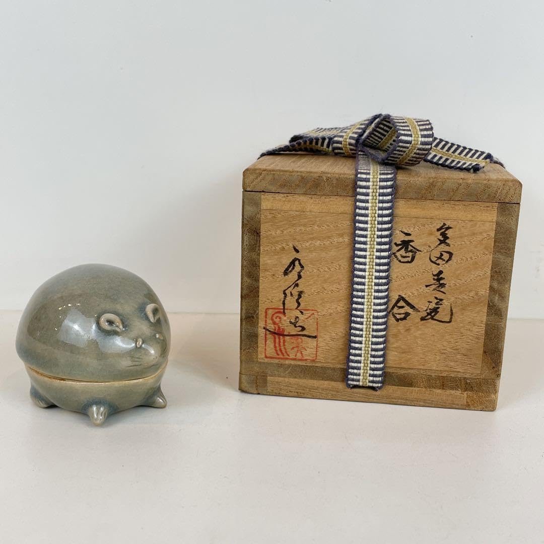 Amazon.co.jp: 1524 田村雲渓 青磁鼠香合 共箱 茶道具 : Toys & Games