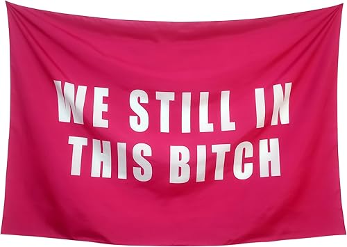 Miniatura 7 de Woveruco Divertido tapiz rosa con Jared Hip Hop con texto en inglés "We Still in This B*tch", tapiz de pared para colgar en la pared, dormitorio,