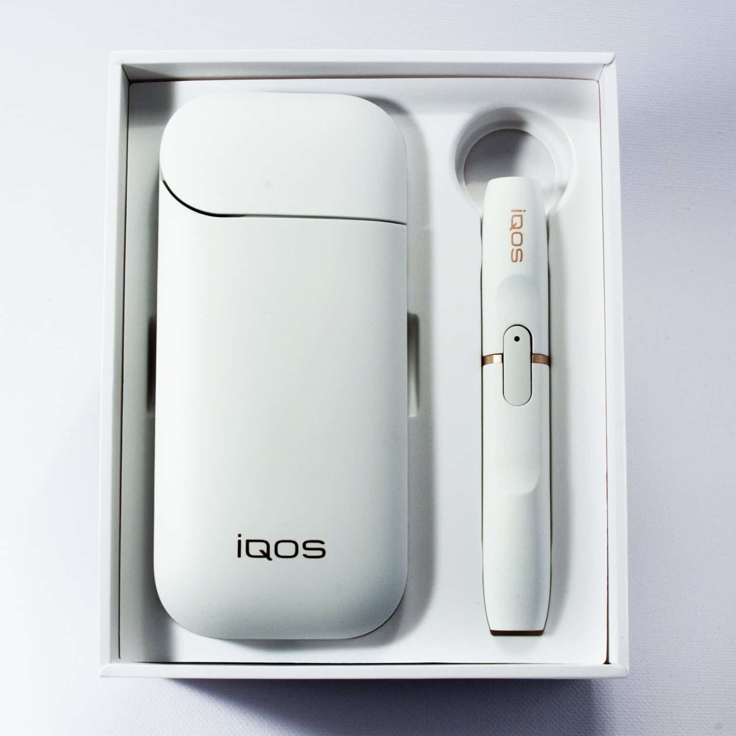 voopoo drag x2 review Moscou, Russie - février 04, 2019 : Iqos cigarette électronique Philip  Morris en Iqos store Photo Stock main image 0