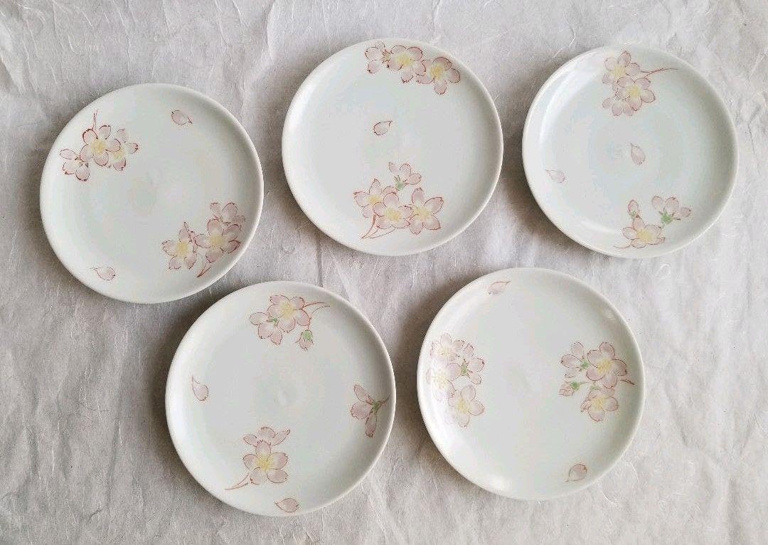 Amazon.co.jp: 色絵磁器桜文五寸組皿 和食器 5枚 : ホーム＆キッチン