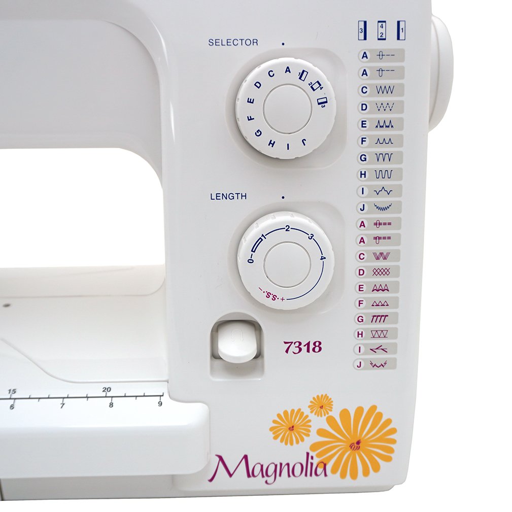 専用4 Janome Magnolia 7318 Sewing Machine with 4-Piece V.I.P Reward