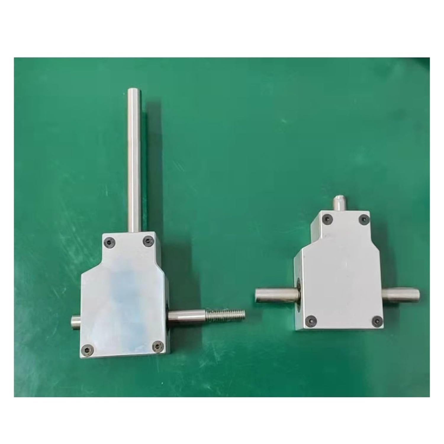 Mechanical Steering 1pcs 1:1 Right Angle Steering Gearbox 8mm Dual Shaft Commutator 90 Degree Spiral Bevel Gear Reduction Gearbox Direction Transmission