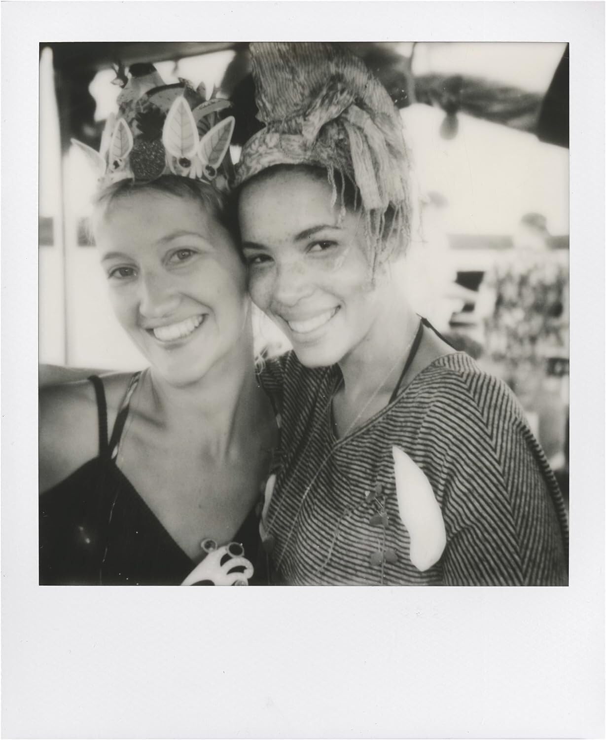 Polaroids - Pellicola istantanea in bianco e nero, confezione da 3, 124 foto, la pellicola B&W funziona con fotocamere Polaroid i-Type, Now, Now+, I-2 e Lab, con panno per la pulizia delle lenti
