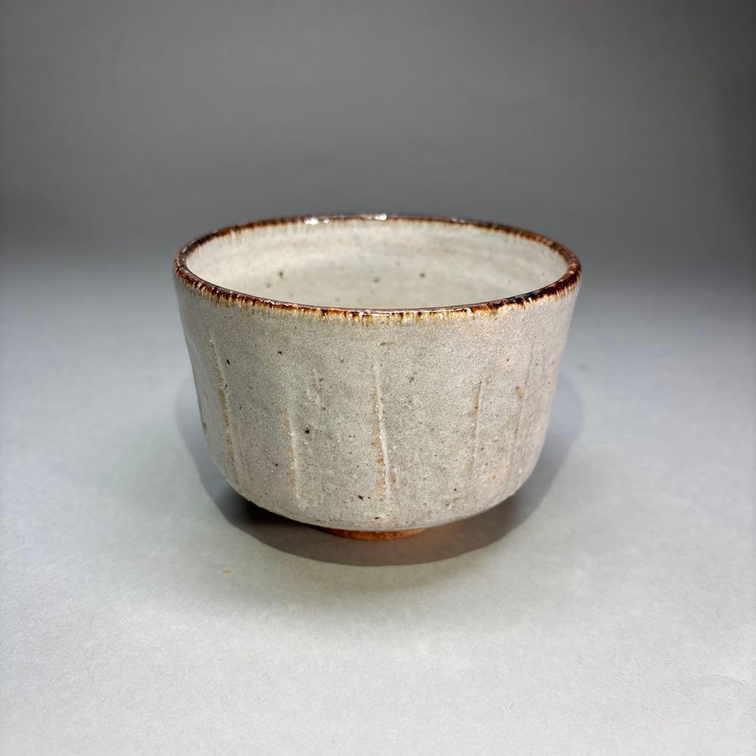 Amazon.co.jp: 中村良二 灰釉嵯峨菊絵茶碗 桐箱入 : ホーム＆キッチン