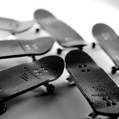 Miniatura 7 de Juego completo de diapasones de madera (Noah Team 8.0 Kickflip Deck 1.339 in, SilveryTrucks 1.339 in, ruedas esféricas negras PRO) (3.937 x 1.339