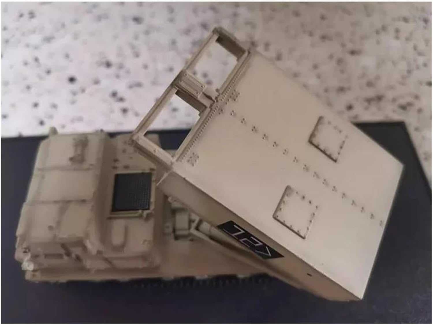 Realistic Tank 1:72 Scale for U.S.A. M270 Launch Rocket Tank Model Kit Static Die Casting Collectible Ornament Static Tank Model
