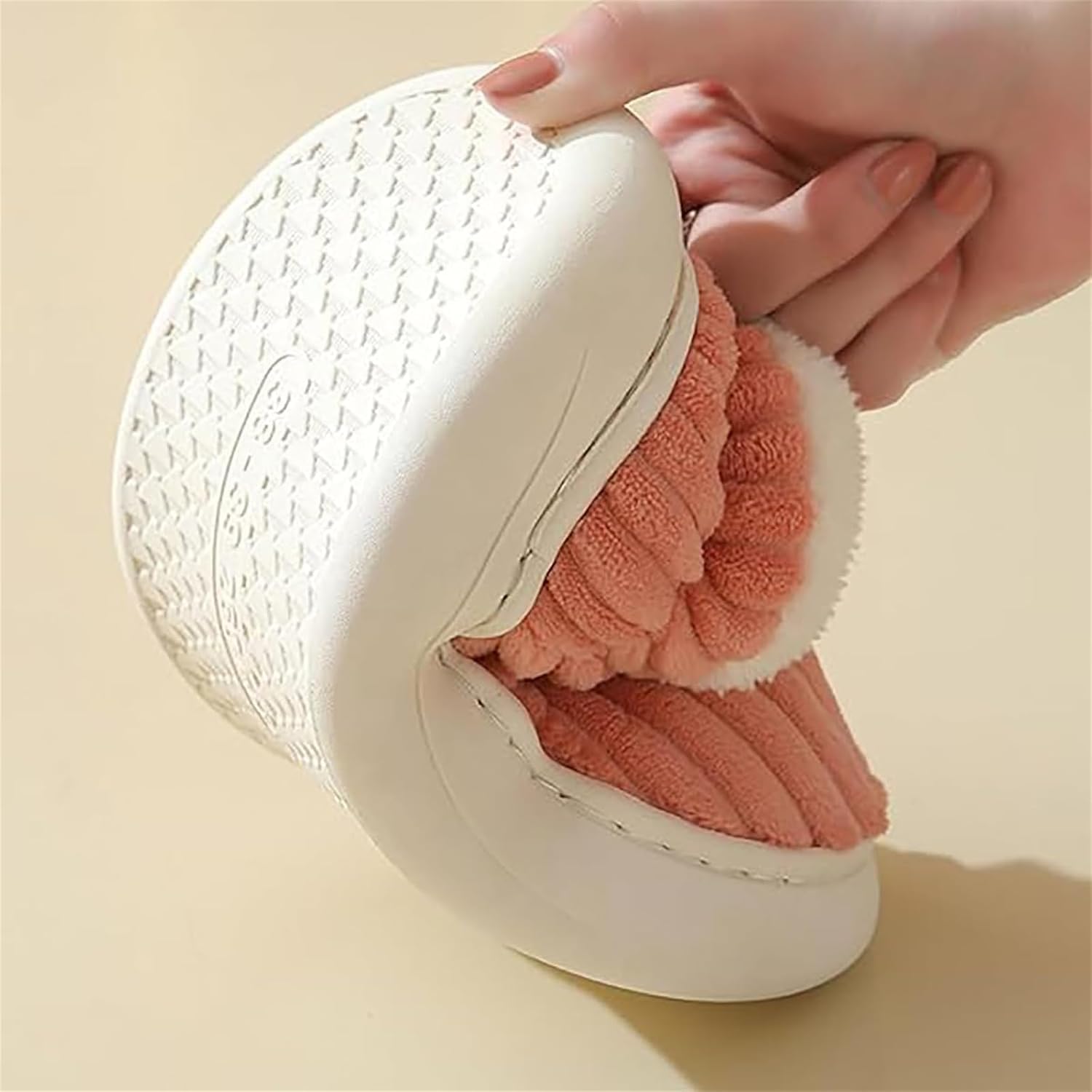 Chaussons Femme Hiver, Pantoufles Chaudes et Douillettes en Forme de Nuage, Antidérapantes pour Intérieur et Extérieur, Unisexe