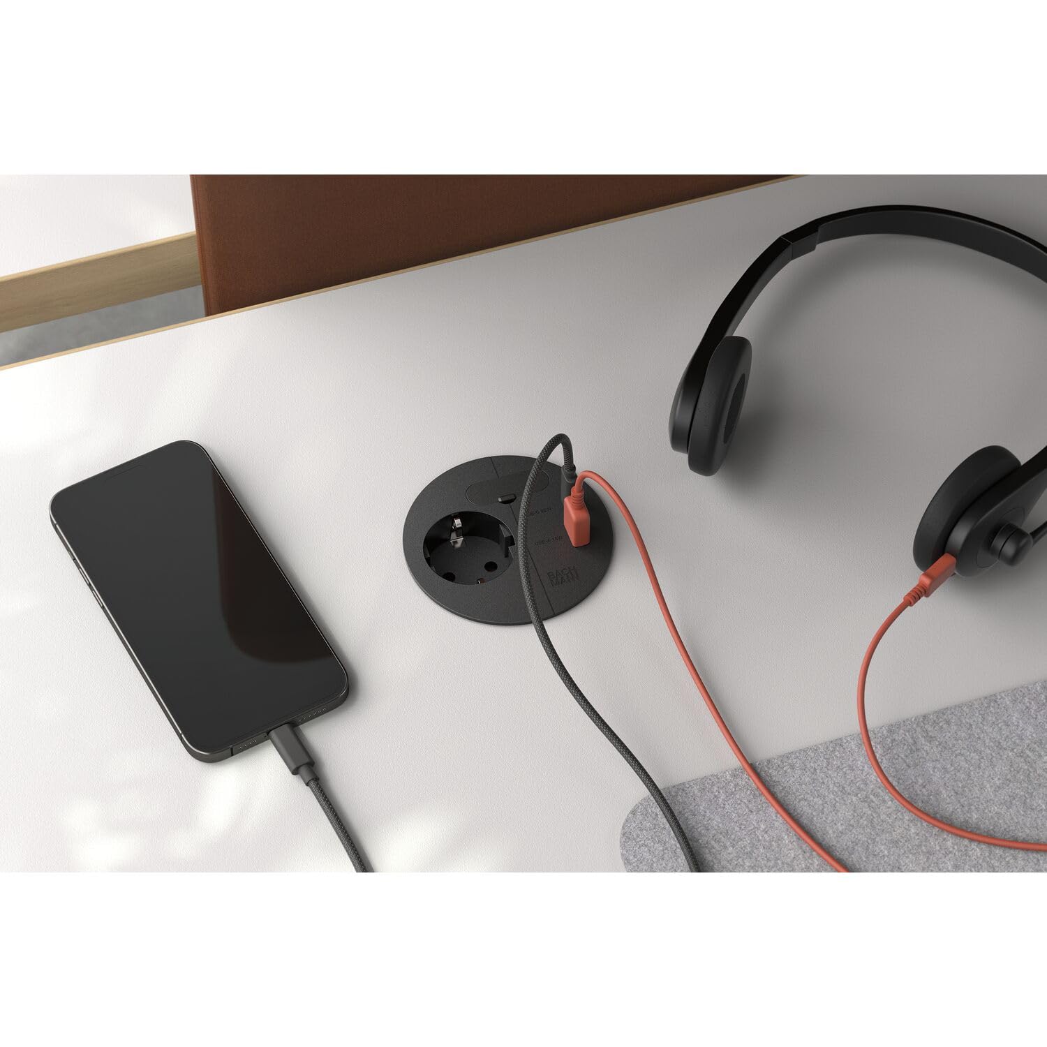 BACHMANN Presa da incasso LOOP IN CHARGE 1 presa 1 presa USB A/C 22 W con passacavo 2 m cavo di alimentazione per ufficio, sala riunioni e spazio abitativo in nero 938.201